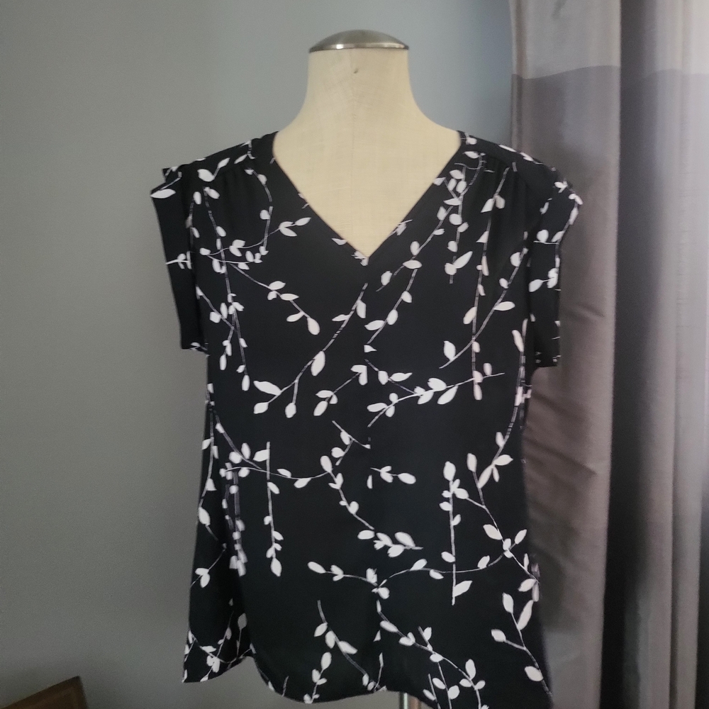 Nine West Black and White Wrap Blouse Short Sleeve